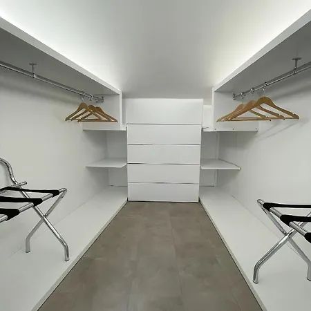 Apartment Ellenove House *