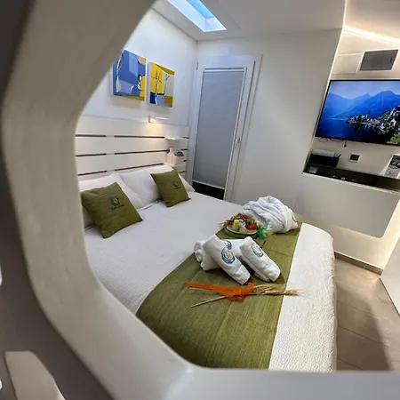 Ellenove House شقة